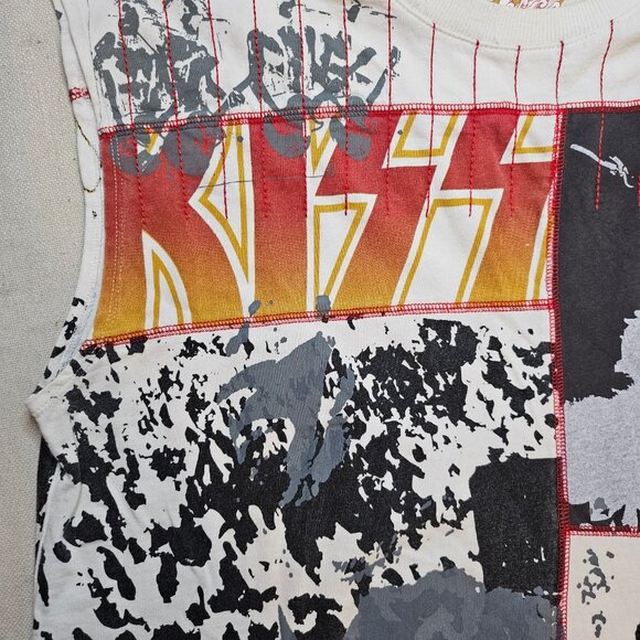 RFNG SPUN  KISS Sleeveless Tee Shirt with Badges - Size XXL - Picture 6 of 7